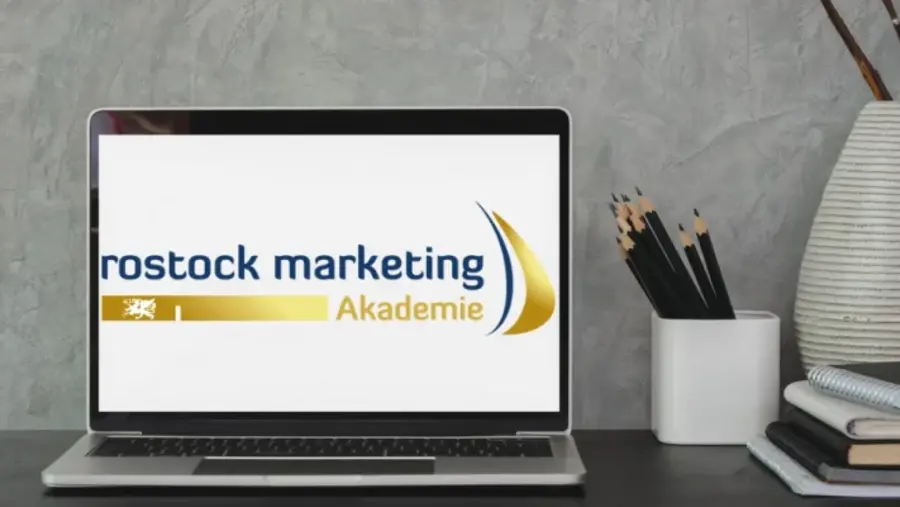 Rostock-Marketing-Akademie_Laptop_Bild_fuer_Homepage-77f66600.png